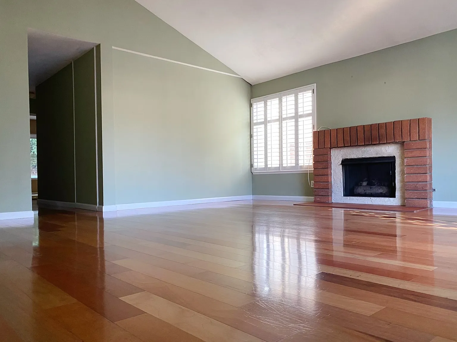 3 bed, 1405 sqft, $3,698 — Photo 3