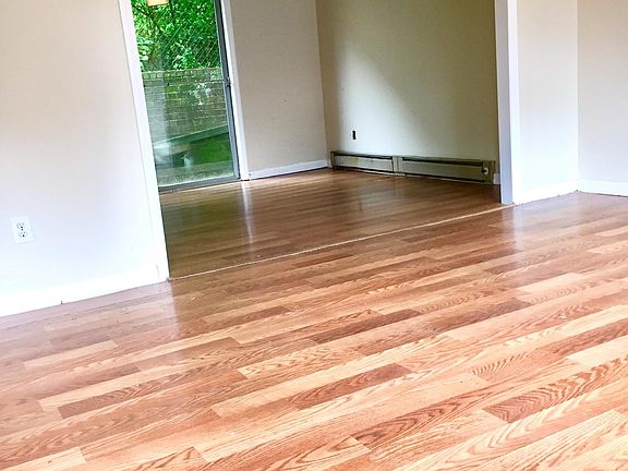 4th image of 1808 Parkwood Ln #18