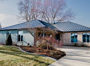 24 Fairlane Dr, Warsaw, IN 46580