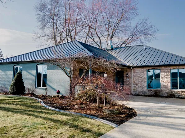 24 Fairlane Dr, Warsaw, IN 46580