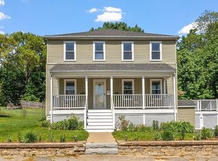7 Grand Passway St, Wakefield, MA 01880