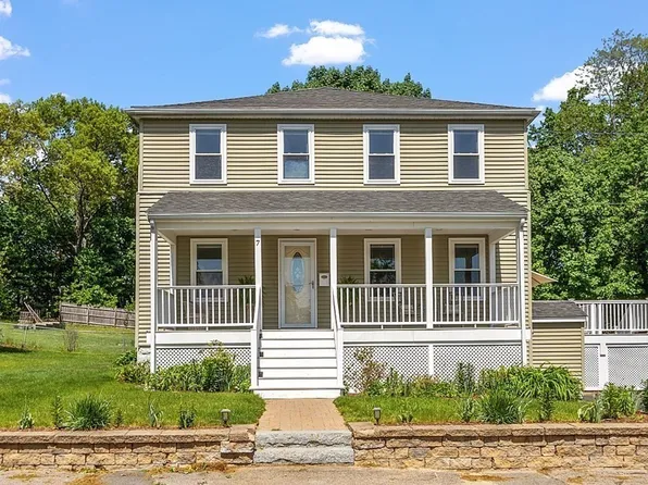 7 Grand Passway St, Wakefield, MA 01880