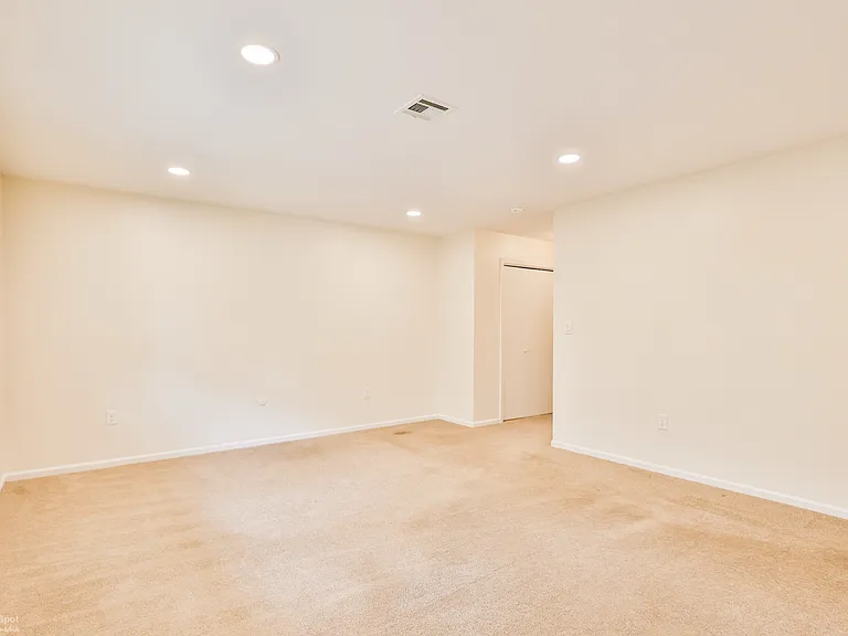 2066 Chester Rd #4 — Photo 14