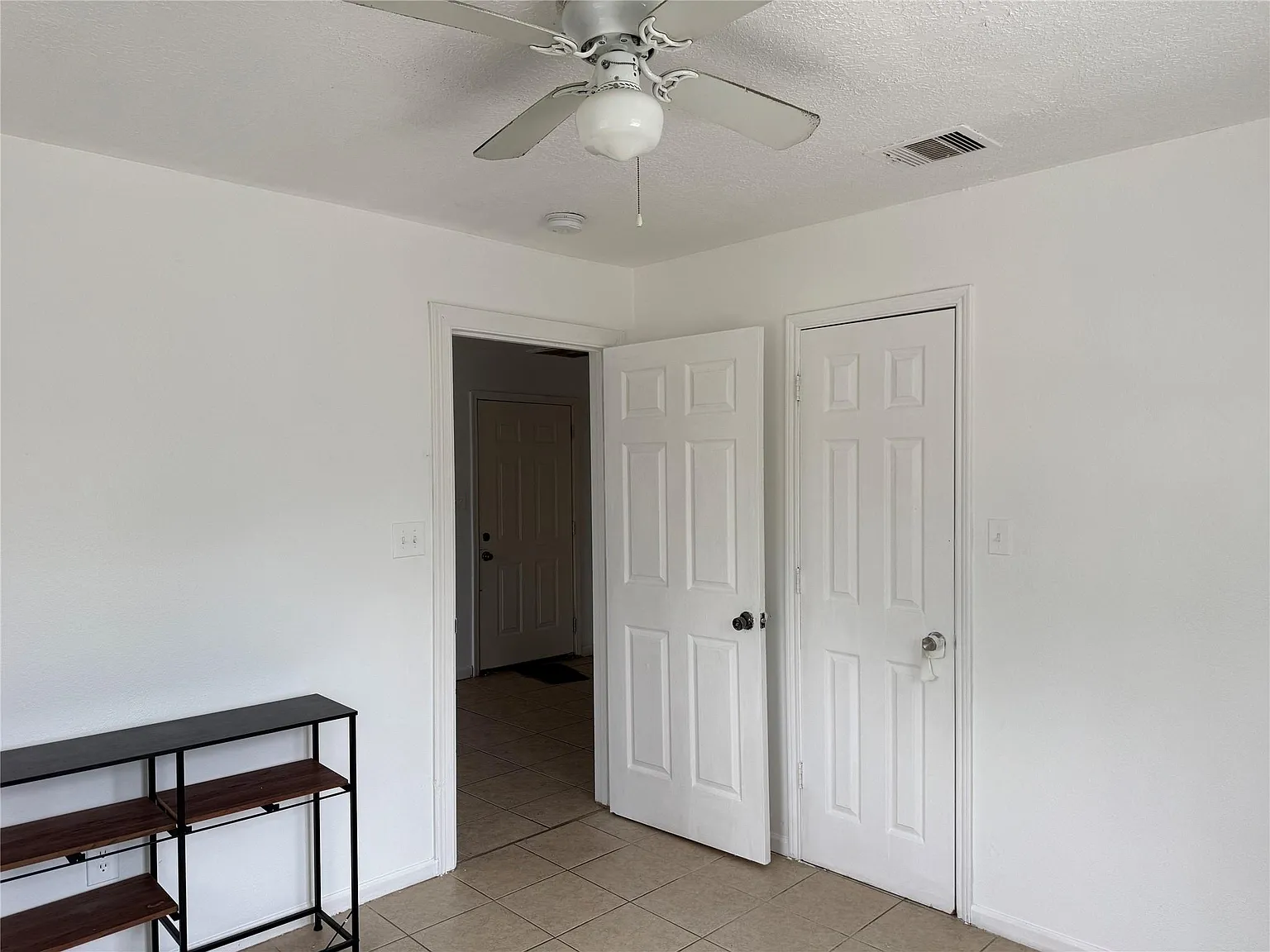 2 bed, 1.0 bath, 500 sqft, $950 — Photo 2