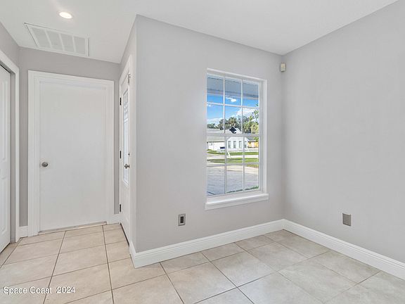 5th image of 1115 Woodsmere Pkwy