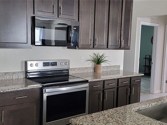 4th image of 3249 NW 21st St