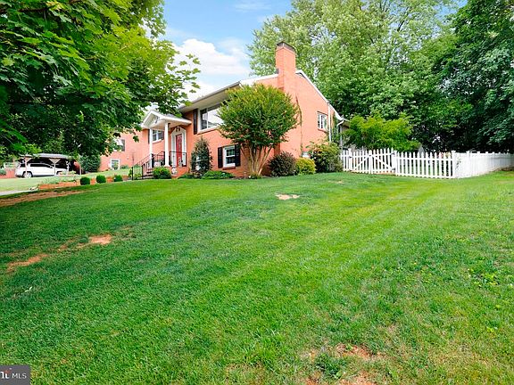 3rd image of 11909 Dormayne Dr
