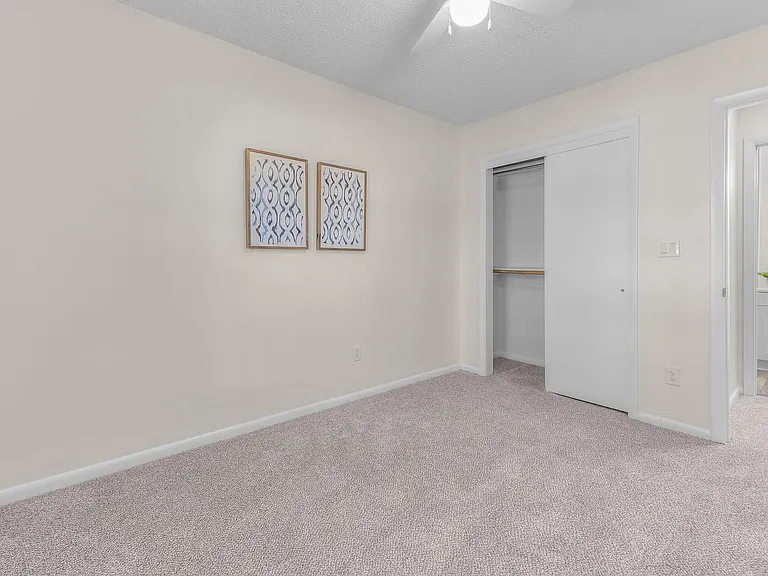 5036 Glenwood Way — Photo 38