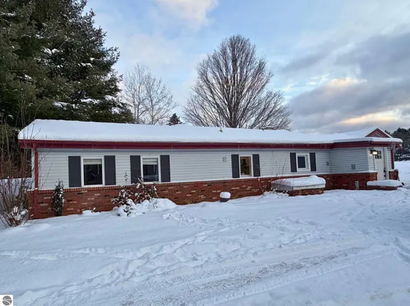 385 W Sleights Rd, Traverse City, MI 49696