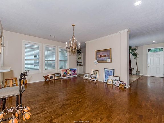 5th image of 3115 Broadmoor Dr
