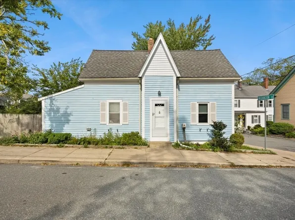 28 Mayflower St, Plymouth, MA 02360