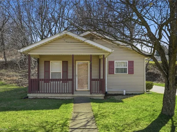 1082 Hazel St, Akron, OH 44305