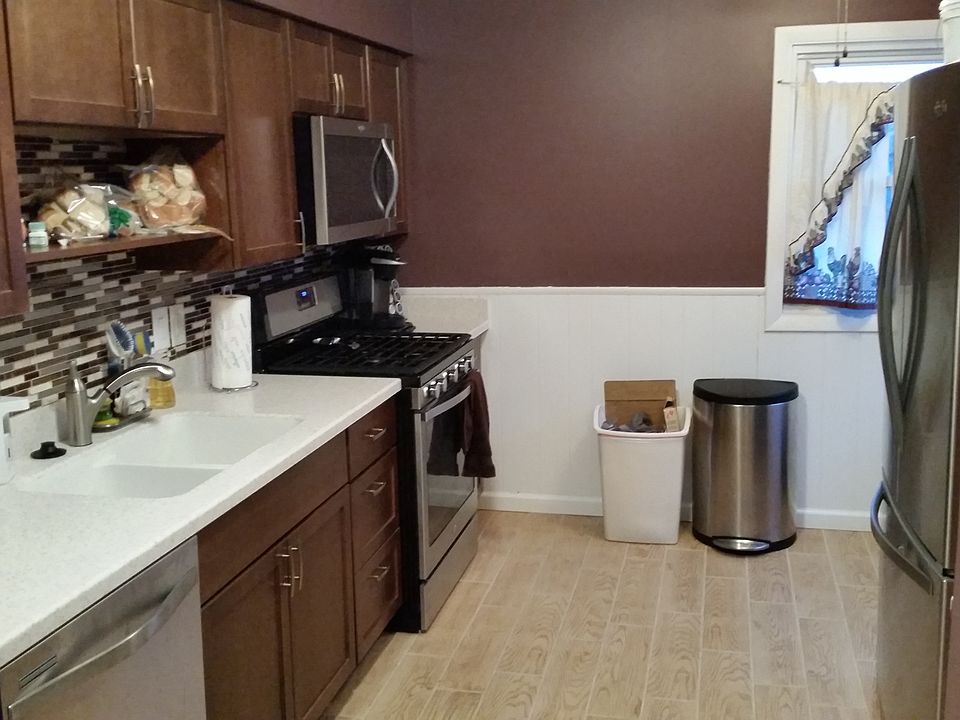 1st image of 19127 Parkmount Ave