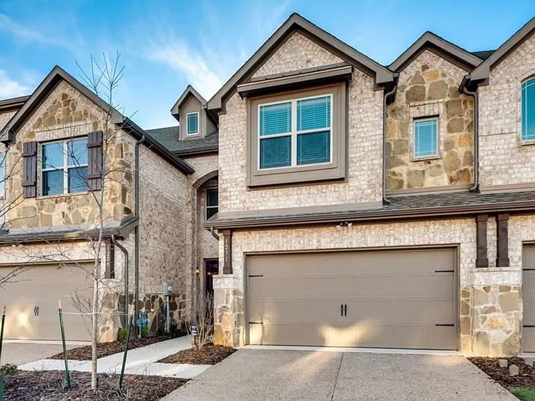 1231 Wiltshire Dr — Photo 4