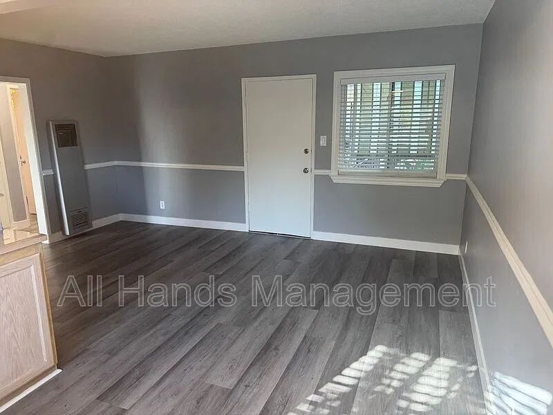 231 Loma Ave #14