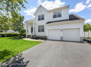 3 Edinburg Cir, Matawan, NJ 07747