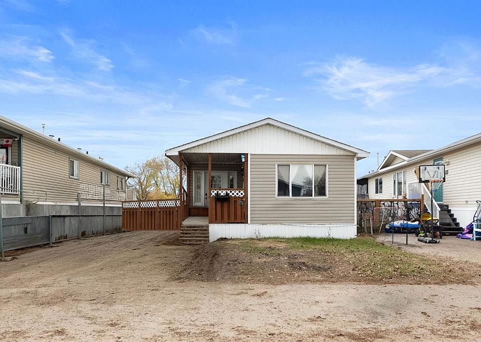 1st image of 216 E Grenfell Cres