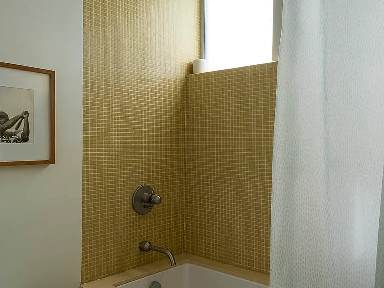 546 Broadway St — Photo 18