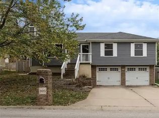 305 SW 24th St, Oak Grove, MO 64075