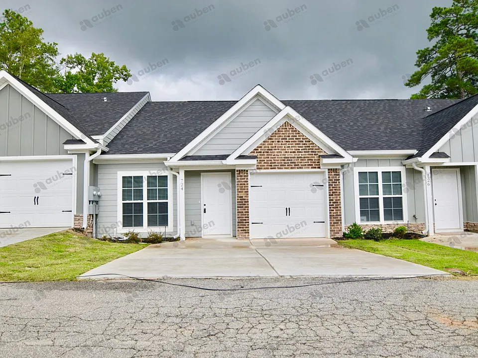 724 Leela Ct