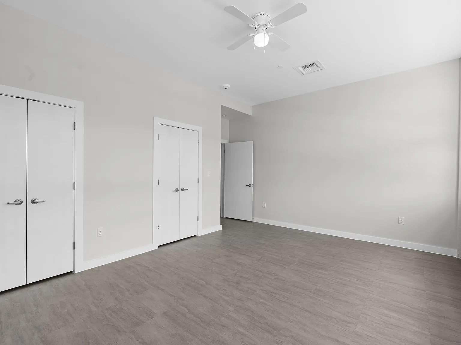 1 bed, 984 sqft, $1,450 — Photo 2