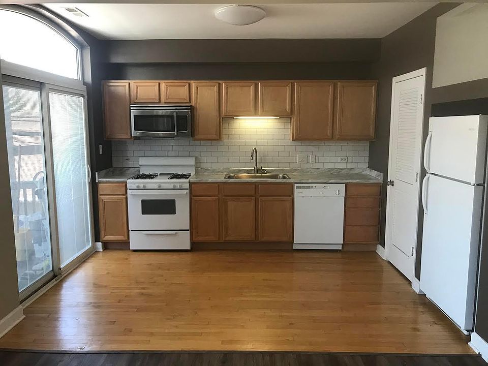 1st image of 5200 N Sawyer Ave #1