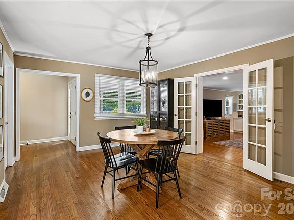 4th image of 213 Dogwood Dr