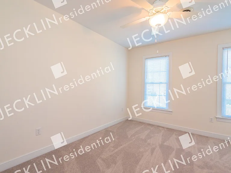 10653 Anna Marie Dr — Photo 33