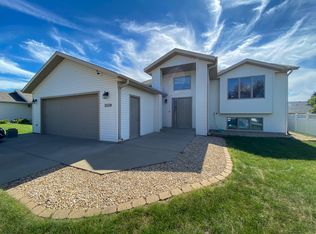 2529 9th Ave SE, Mandan, ND 58554