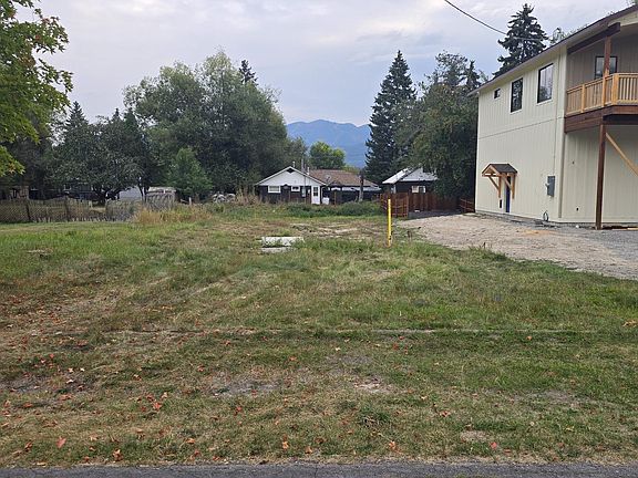 2nd image of 252 W 4th St