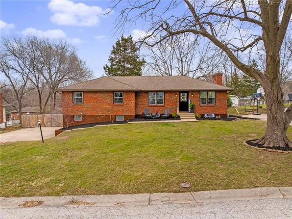 7509 N Baltimore Ave, Gladstone, MO 64118