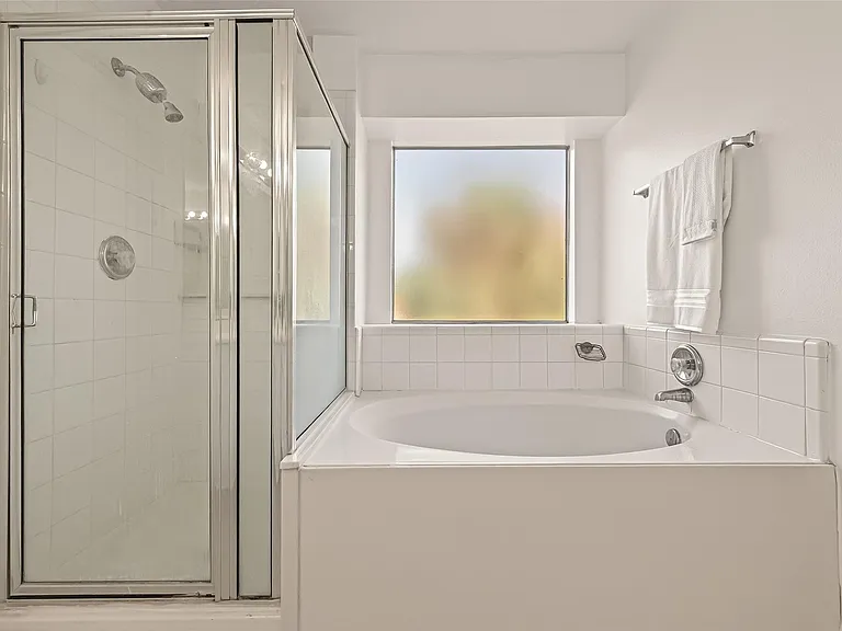 16315 April Ridge Dr — Photo 36