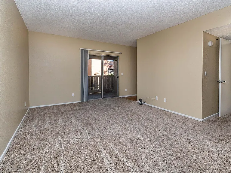 Broadway_Proper-_2X2_Living_Room_2_487380