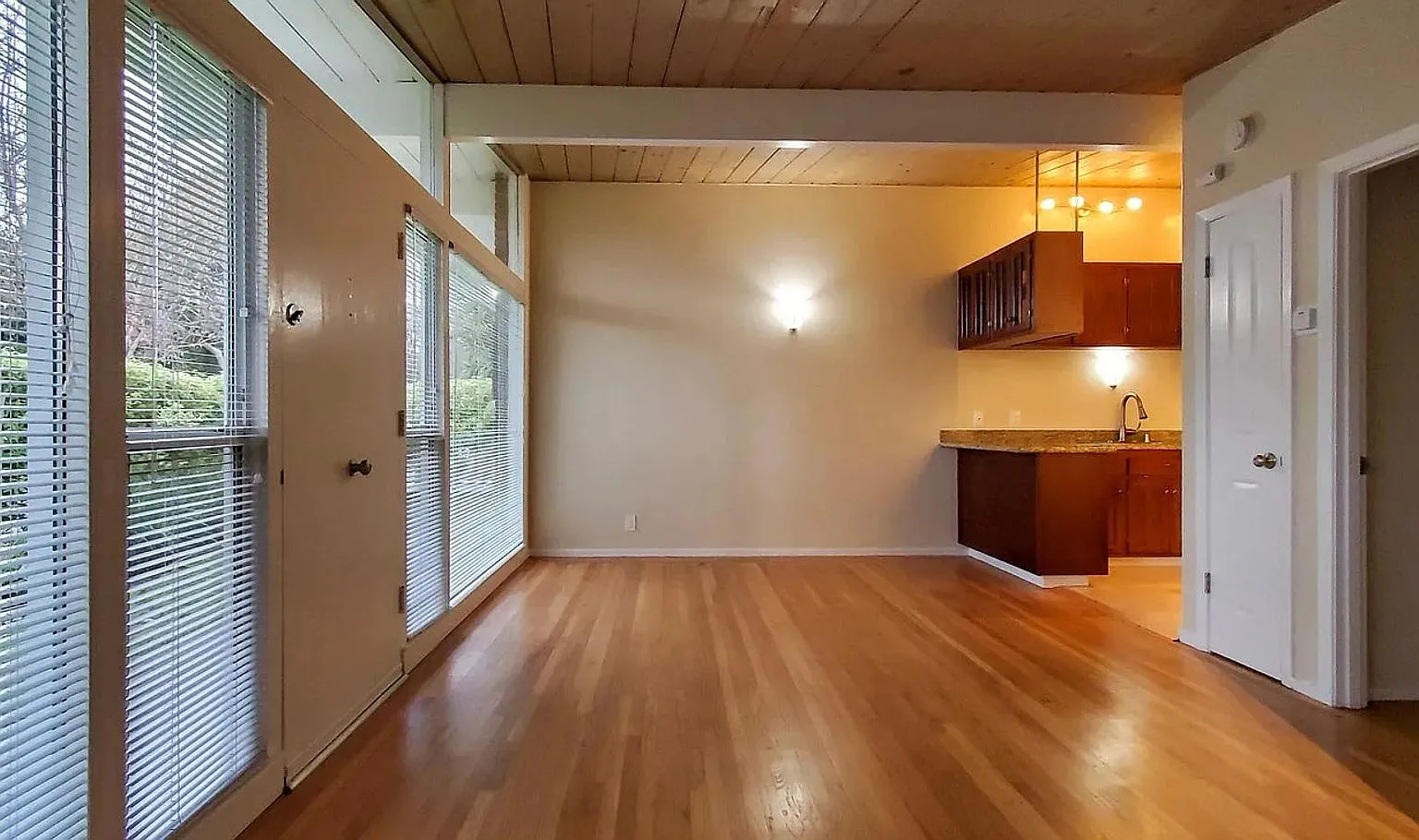 Charming 1 Bed, 1 Bath Home Near Downtown San Rafael — Photo 3