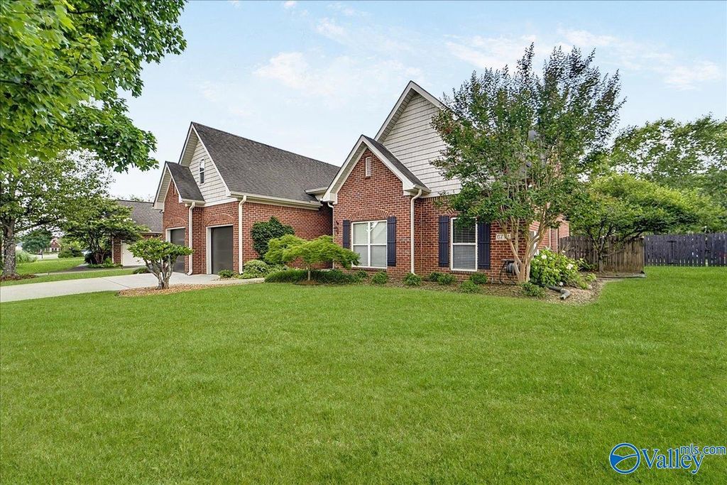 6714 Zach Ln SE, Owens Cross Roads, AL - View 3