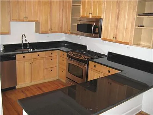 Rented by Metropolis Real Estate of Manhattan | media 43