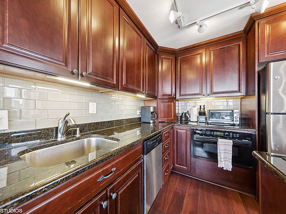 5th image of 1540 Lasalle St #1108