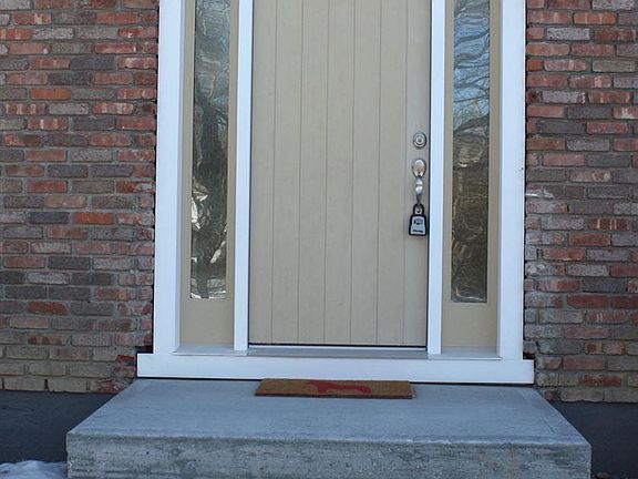 2nd image of 8 Bud St
