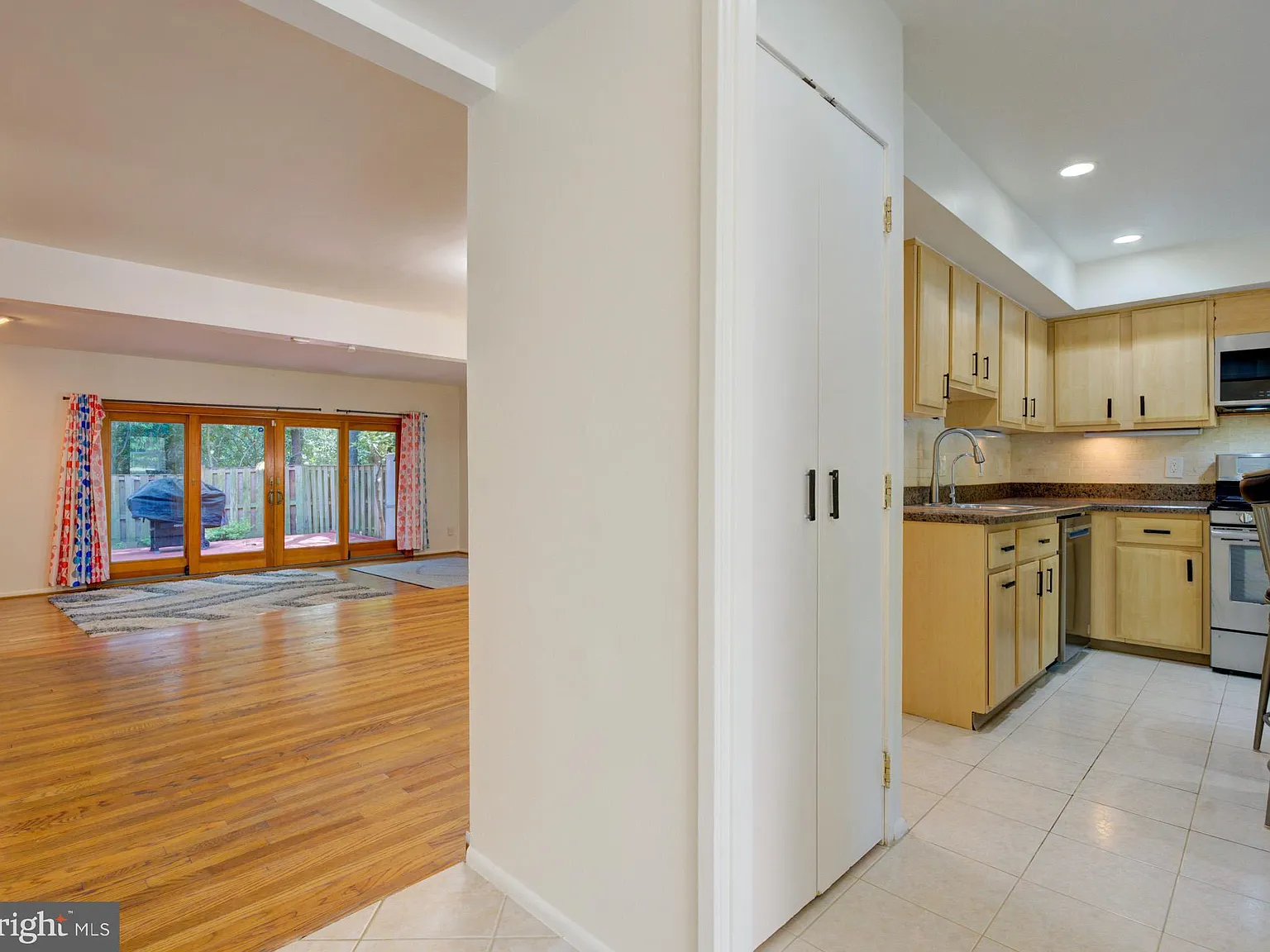 3 bed, 2.5 bath, 2386 sqft, $3,250 — Photo 3