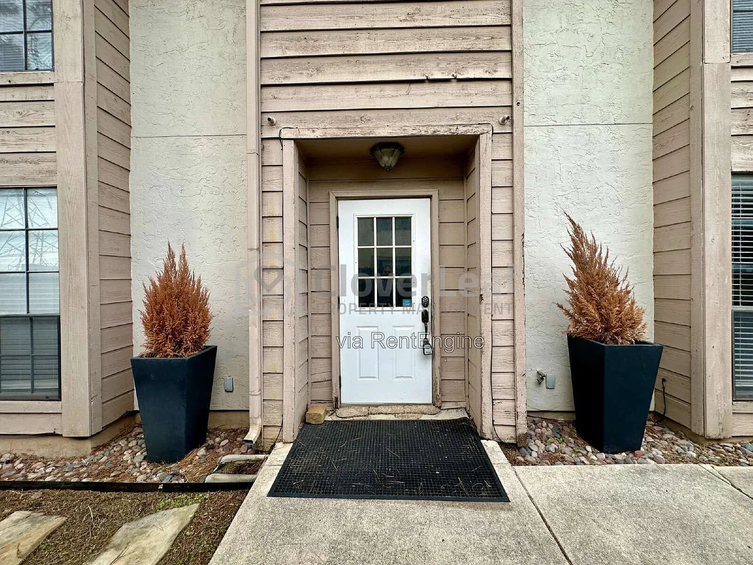 2 bed, 1.0 bath, 772 sqft, $797 — Photo 1