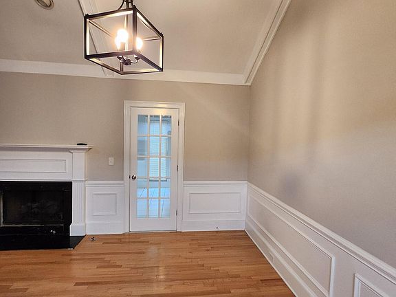 4th image of 624 Crown Point Dr