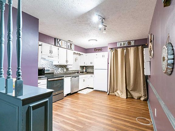 2nd image of 105 Holmes Cir