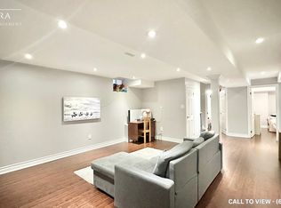 297 William Forster Rd #2, Markham, ON L6B1N4