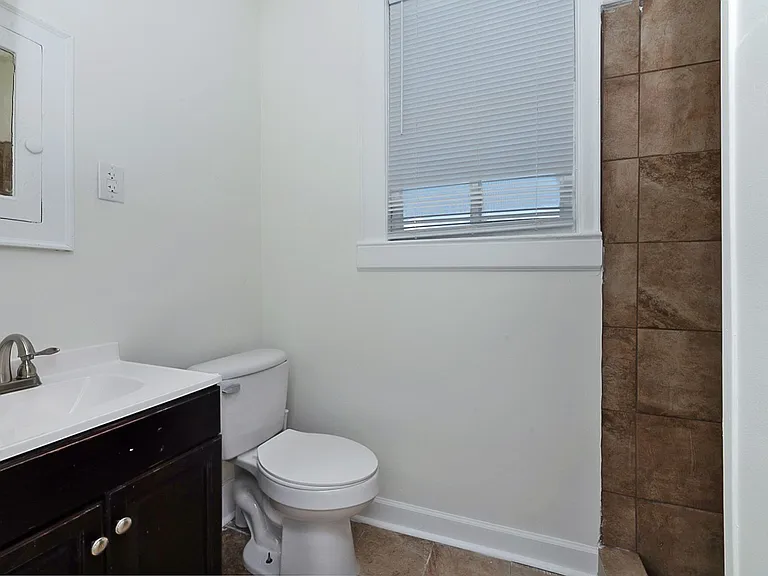 25 1/2 Maverick St — Photo 15