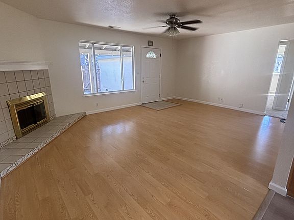 3rd image of 820 Cuesta Dr APT A