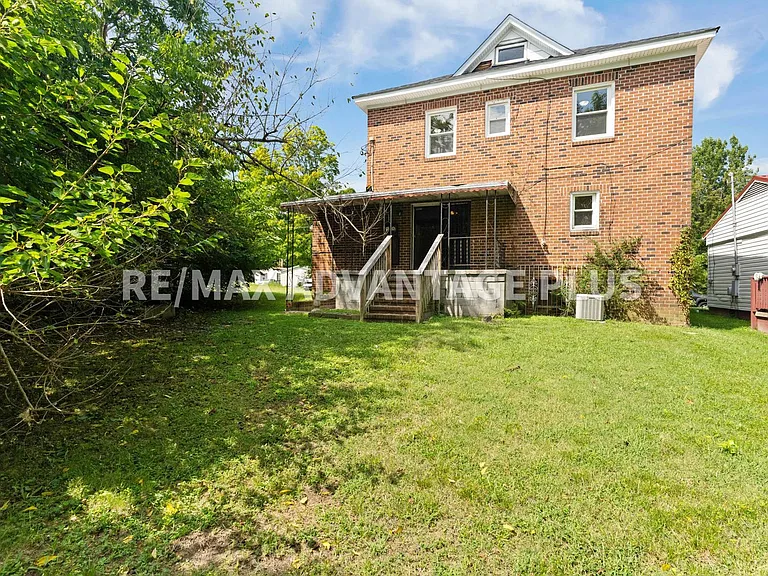 516 N Center St — Photo 5