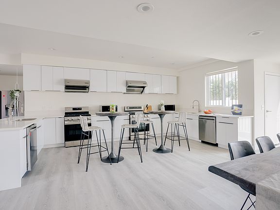 3rd image of 1446 W 37th St #1448RM9