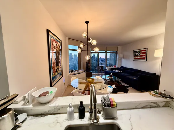 188 East 64th Street image 9 of 34