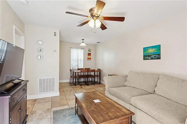 1 bed, 1.0 bath, 400 sqft, $1,350 — Photo 1
