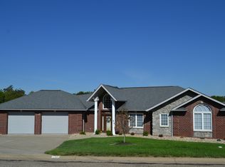 109 N Avalon Dr, Wintersville, OH 43953